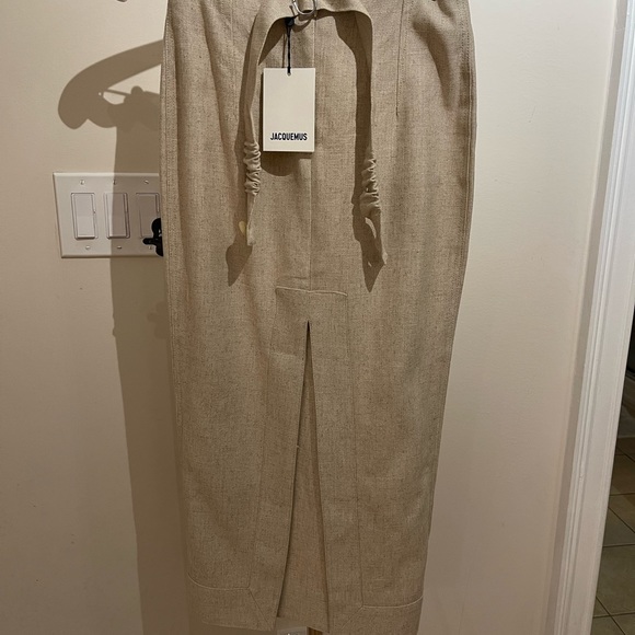 Jacquemus La Jupe Valerie Sand pencil linen midi skirt - Picture 8 of 9